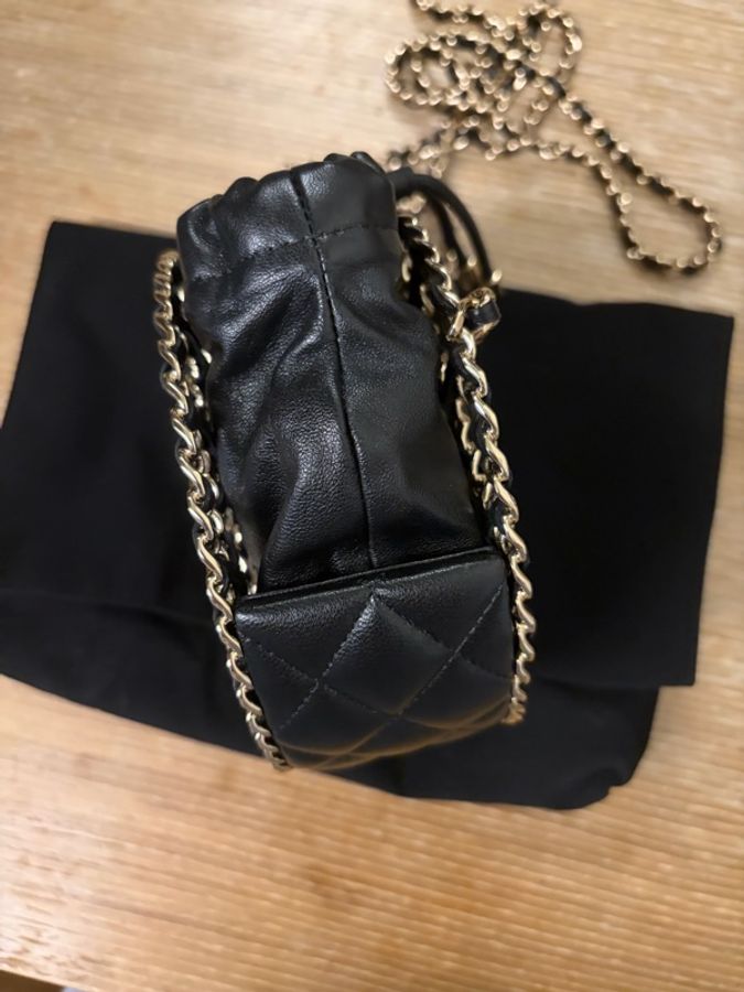 Chanel 圓型硬殼小包-13