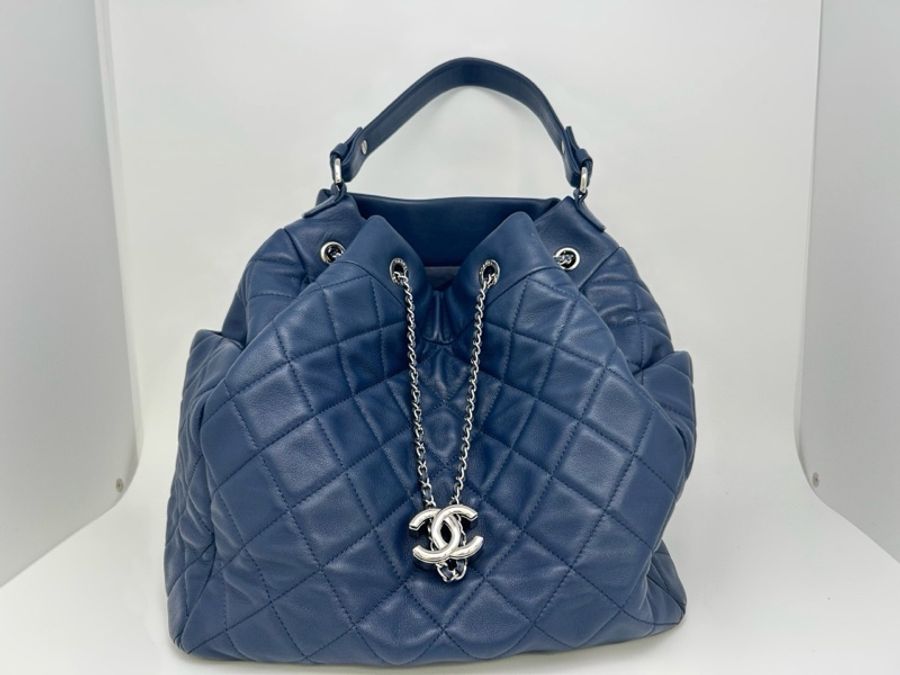 99新香奈儿Chanel 海军蓝菱格小羊皮 抽绳水桶托特包 银扣 38x28x16cm-2