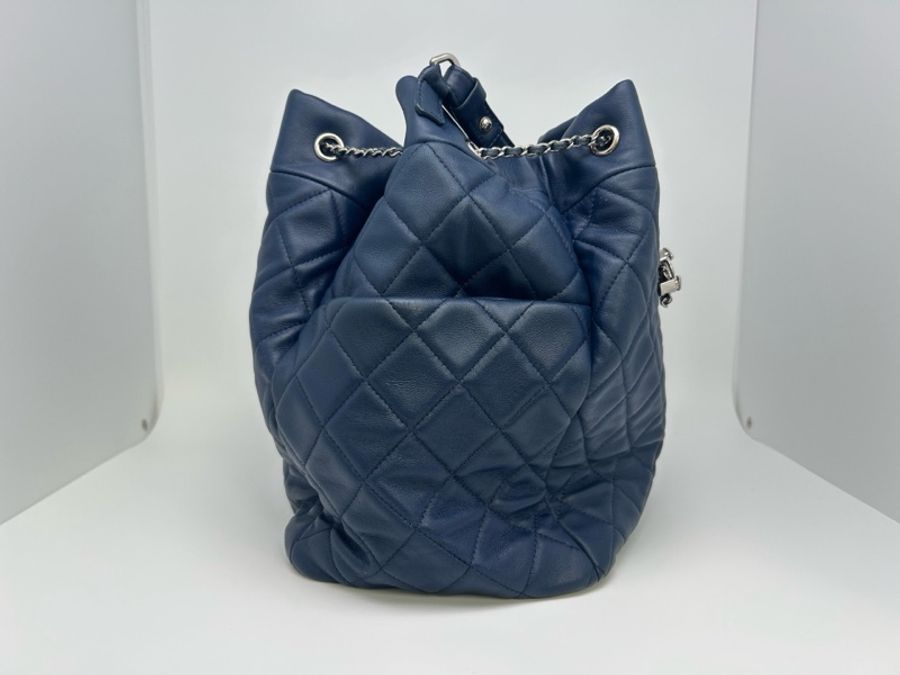 99新香奈儿Chanel 海军蓝菱格小羊皮 抽绳水桶托特包 银扣 38x28x16cm-3
