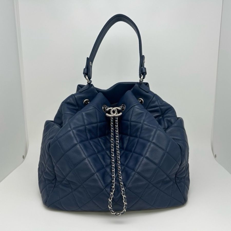 99新香奈儿Chanel 海军蓝菱格小羊皮 抽绳水桶托特包 银扣 38x28x16cm-5