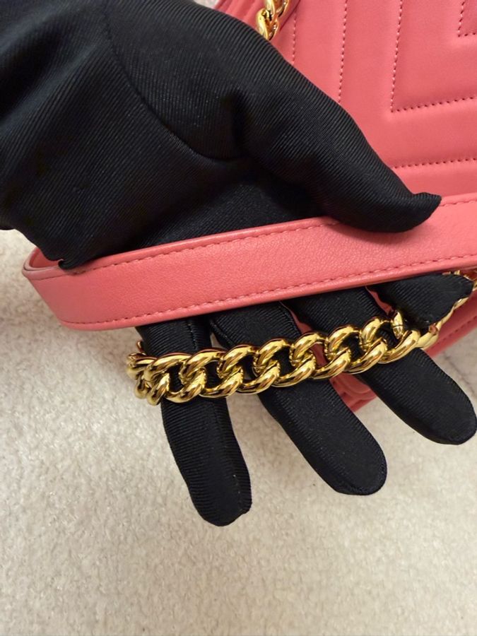 Chanel香奈兒粉色牛皮金扣豎版Leboy，28開，成色97新，尺寸16*4*20，優惠好價。-6