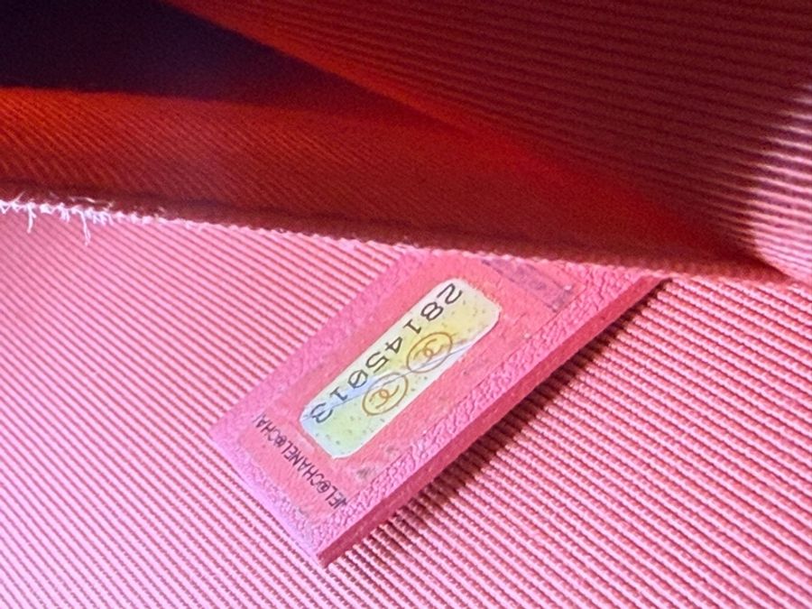 Chanel香奈兒粉色牛皮金扣豎版Leboy，28開，成色97新，尺寸16*4*20，優惠好價。-9