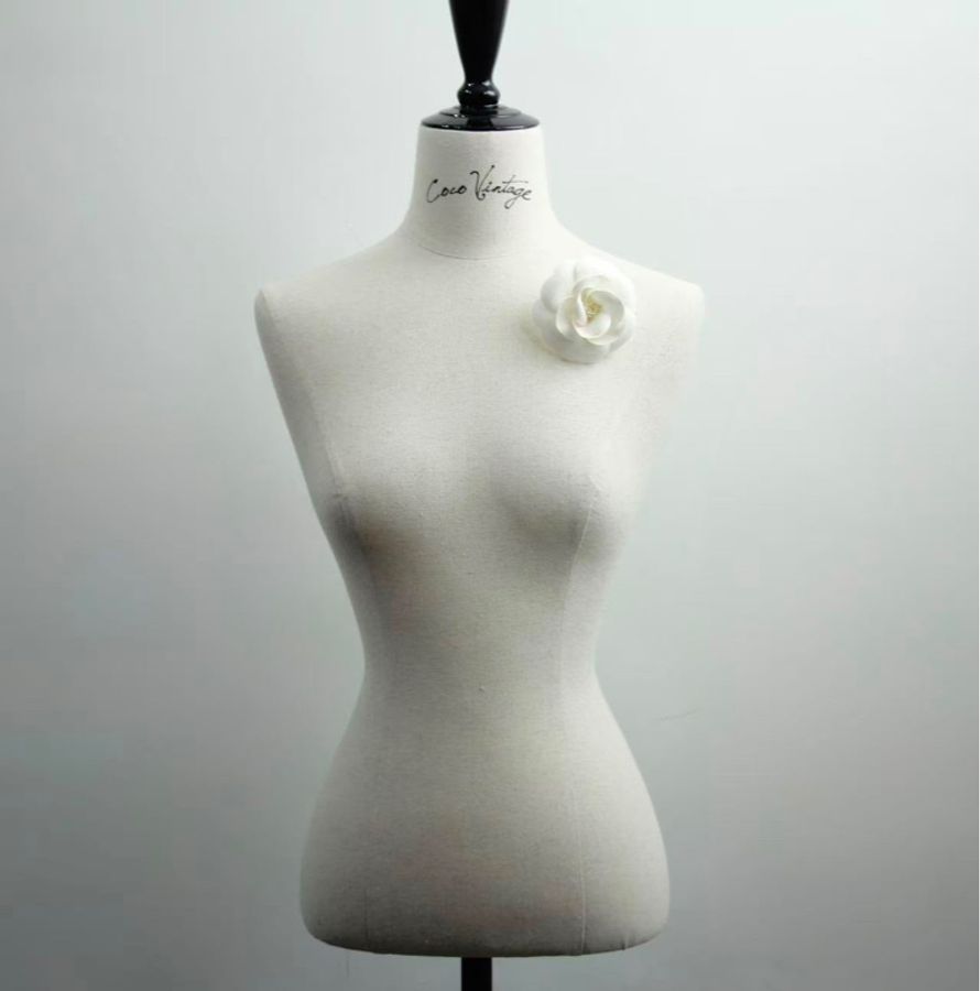 Chanel Vintage 81-85 絲綢白色山茶花胸針-1