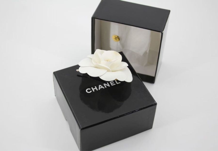 Chanel Vintage 81-85 絲綢白色山茶花胸針-2