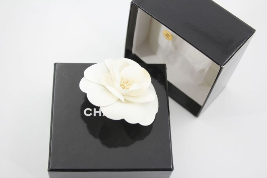 Chanel Vintage 81-85 絲綢白色山茶花胸針-3