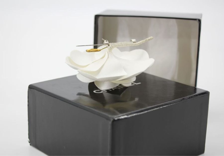 Chanel Vintage 81-85 絲綢白色山茶花胸針-4