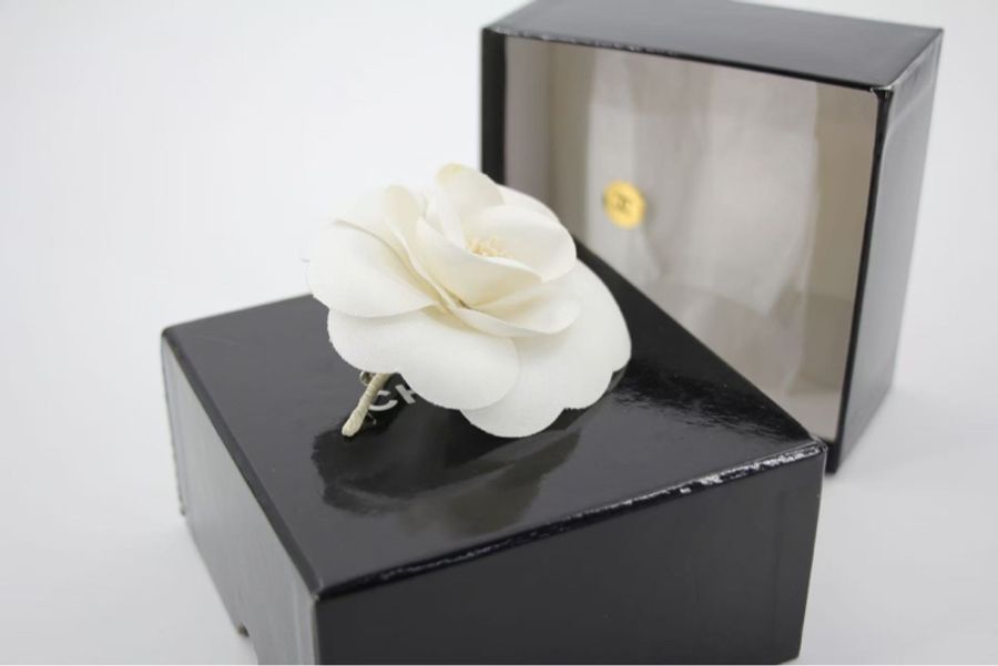 Chanel Vintage 81-85 絲綢白色山茶花胸針-5