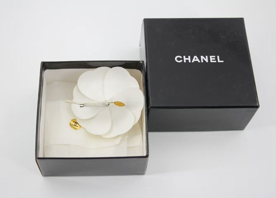 Chanel Vintage 81-85 絲綢白色山茶花胸針-9