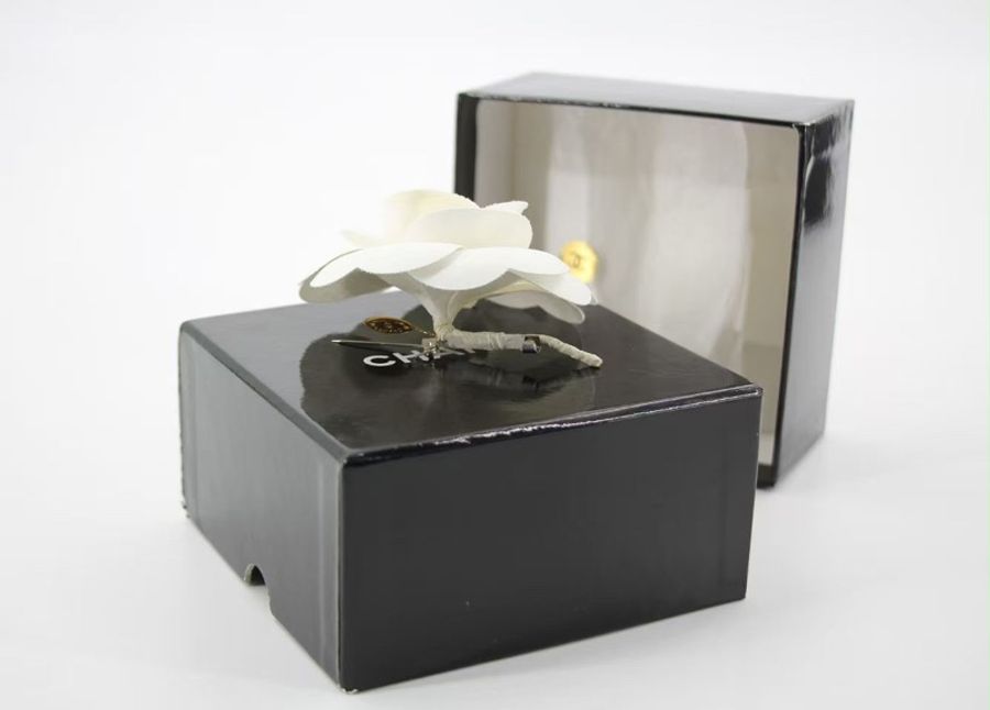 Chanel Vintage 81-85 絲綢白色山茶花胸針-10
