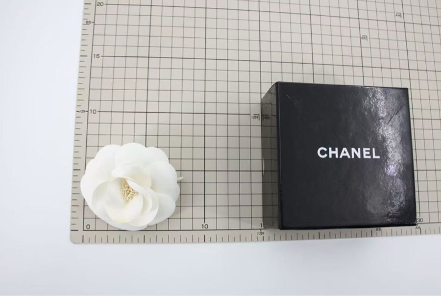 Chanel Vintage 81-85 絲綢白色山茶花胸針-13