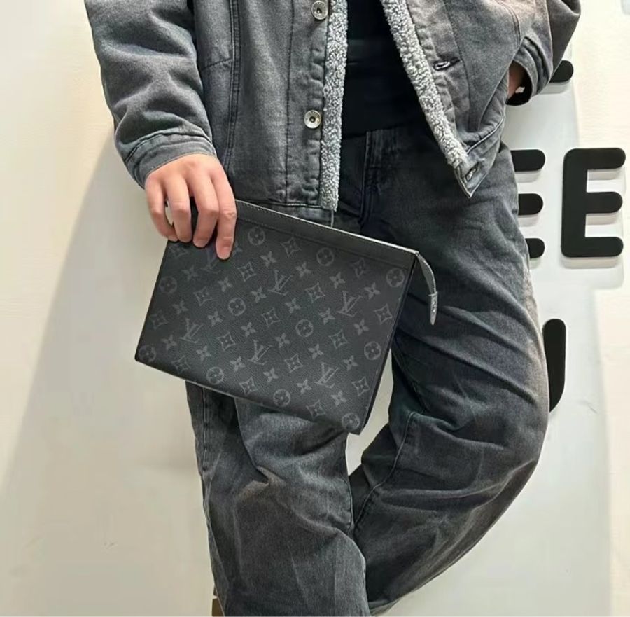 ⭐️五星推薦⭐️ LV 男士手拿包 晶片款 M61692-0