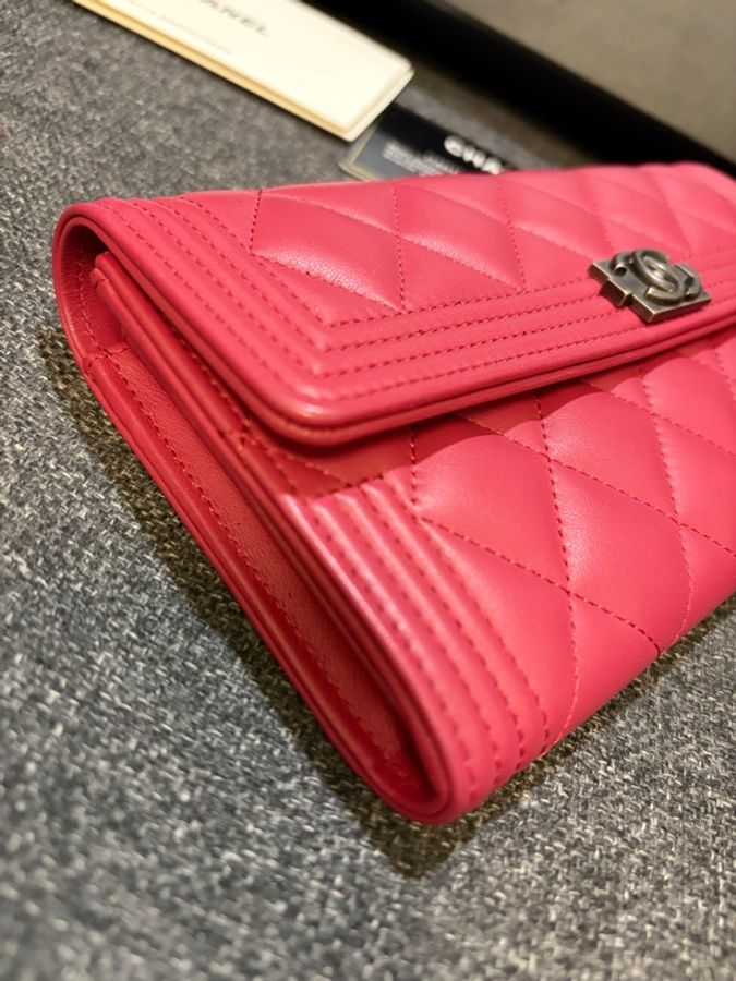CHANEL 專櫃正品 A80286 26開 桃紅 BOY長夾 發財包-11