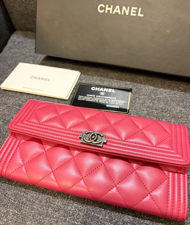 CHANEL 專櫃正品 A80286 26開 桃紅 BOY長夾 發財包-17