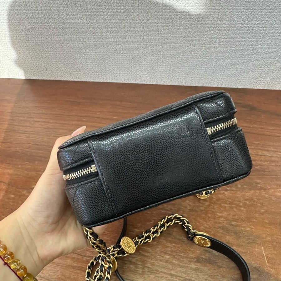 Chanel香奈兒22a 高級手工坊系列 金幣相機包 黑色金扣魚子醬牛皮 芯片款 無附件-2