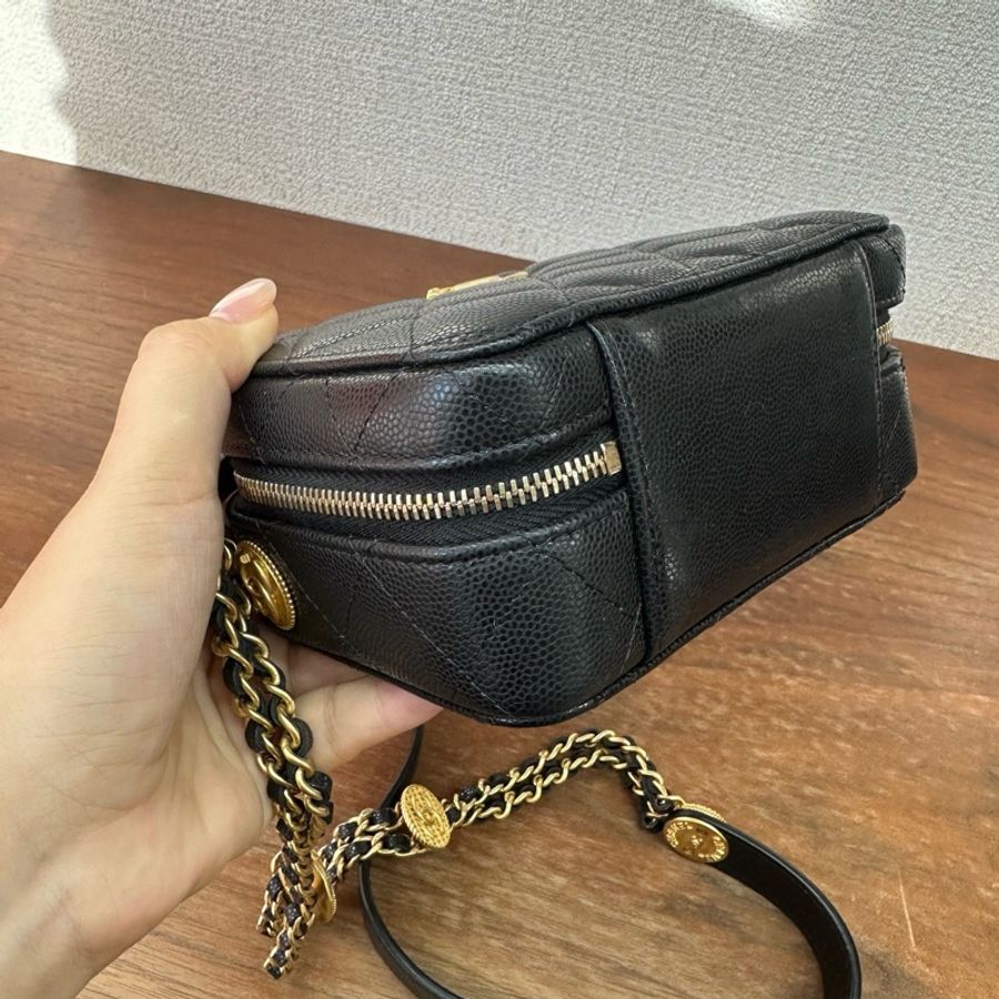 Chanel香奈兒22a 高級手工坊系列 金幣相機包 黑色金扣魚子醬牛皮 芯片款 無附件-3