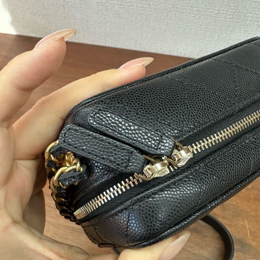 Chanel香奈兒22a 高級手工坊系列 金幣相機包 黑色金扣魚子醬牛皮 芯片款 無附件-6