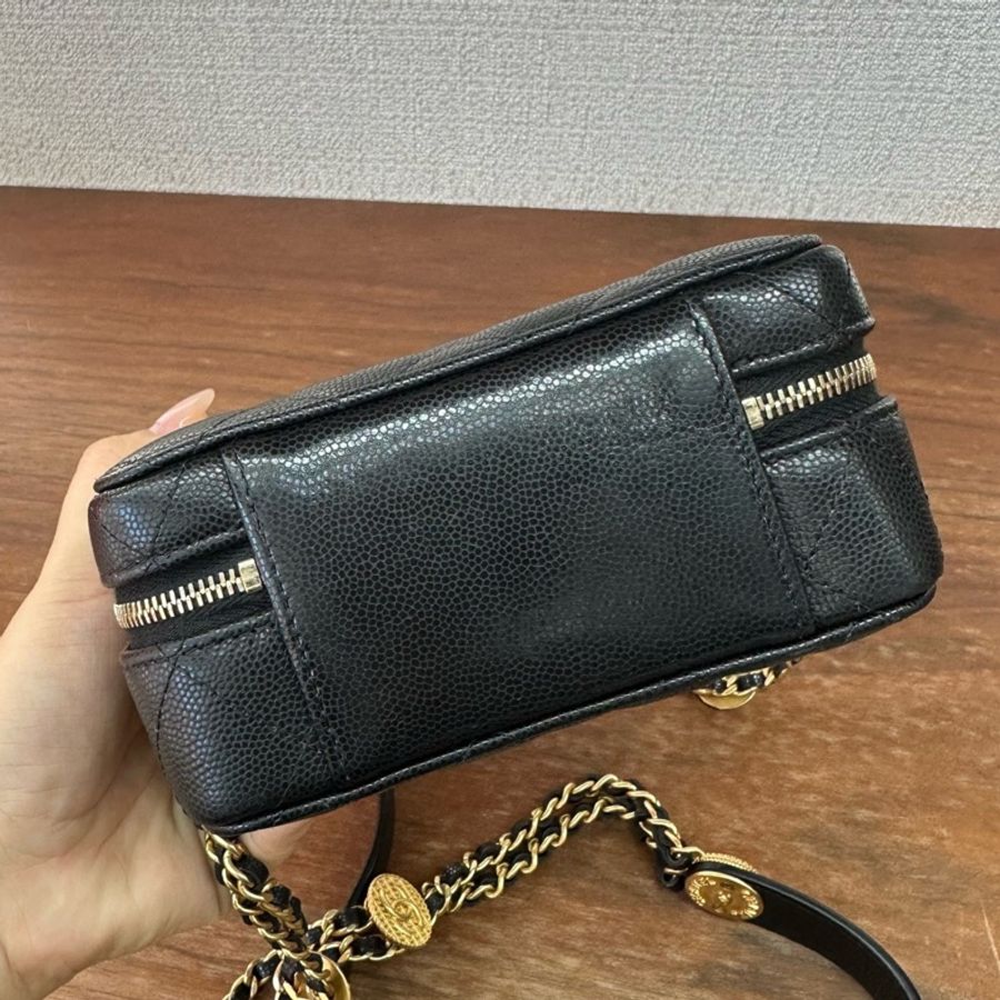 Chanel香奈兒22a 高級手工坊系列 金幣相機包 黑色金扣魚子醬牛皮 芯片款 無附件-8