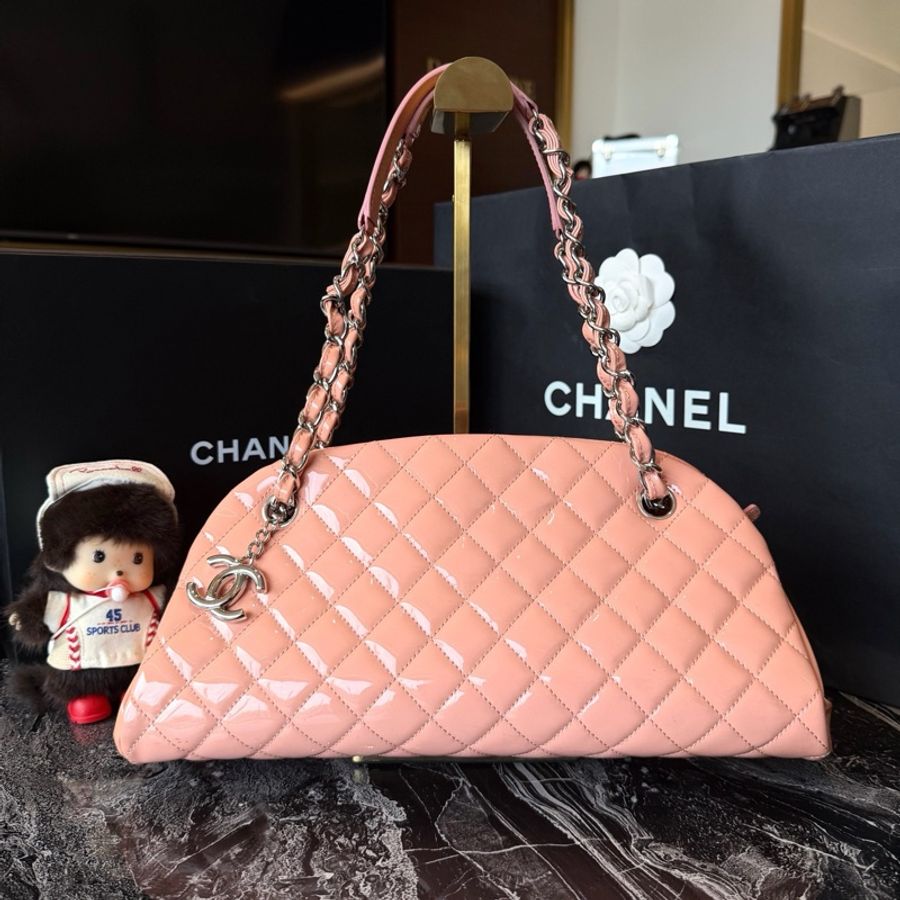 Chanel 香奈兒 銀扣裸粉色小牛漆皮菱格紋保齡球鏈條單肩包 17開-0