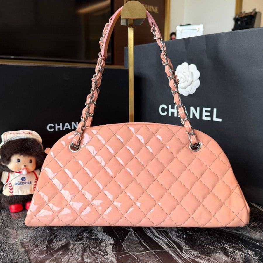 Chanel 香奈兒 銀扣裸粉色小牛漆皮菱格紋保齡球鏈條單肩包 17開-1