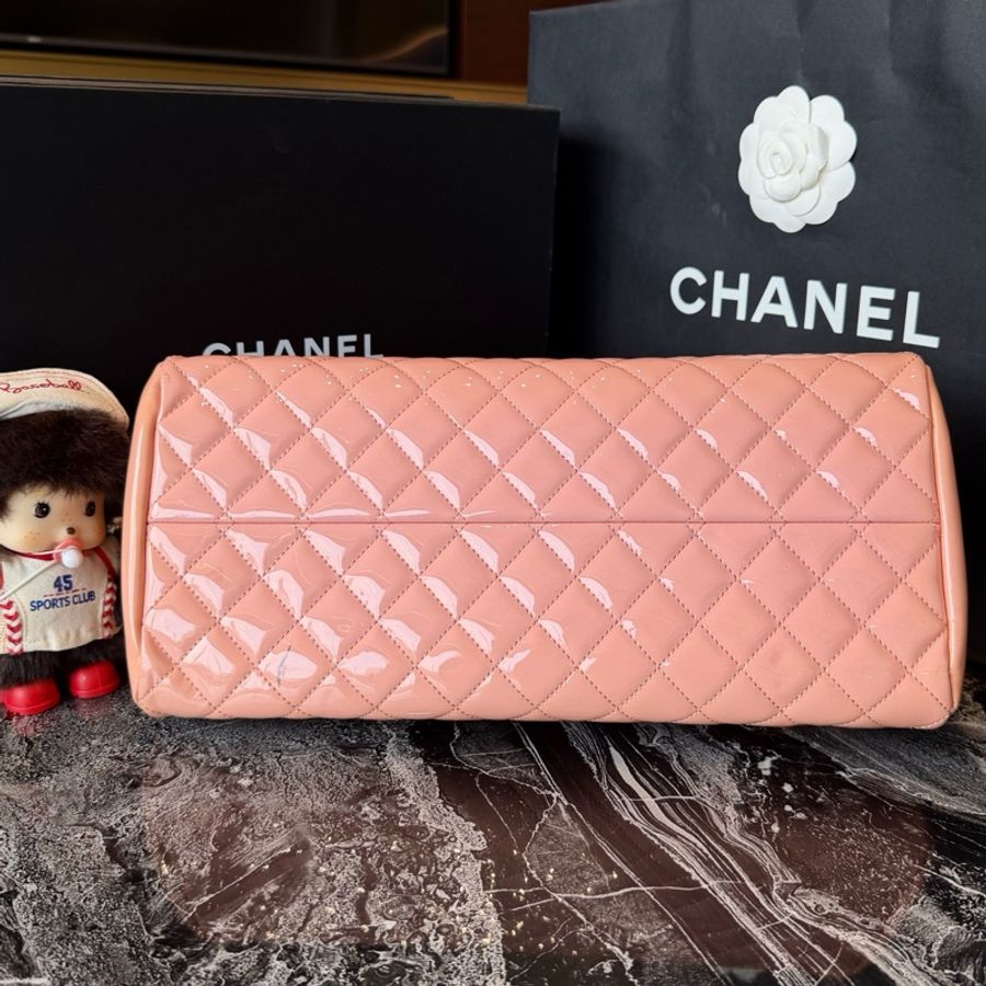 Chanel 香奈兒 銀扣裸粉色小牛漆皮菱格紋保齡球鏈條單肩包 17開-4