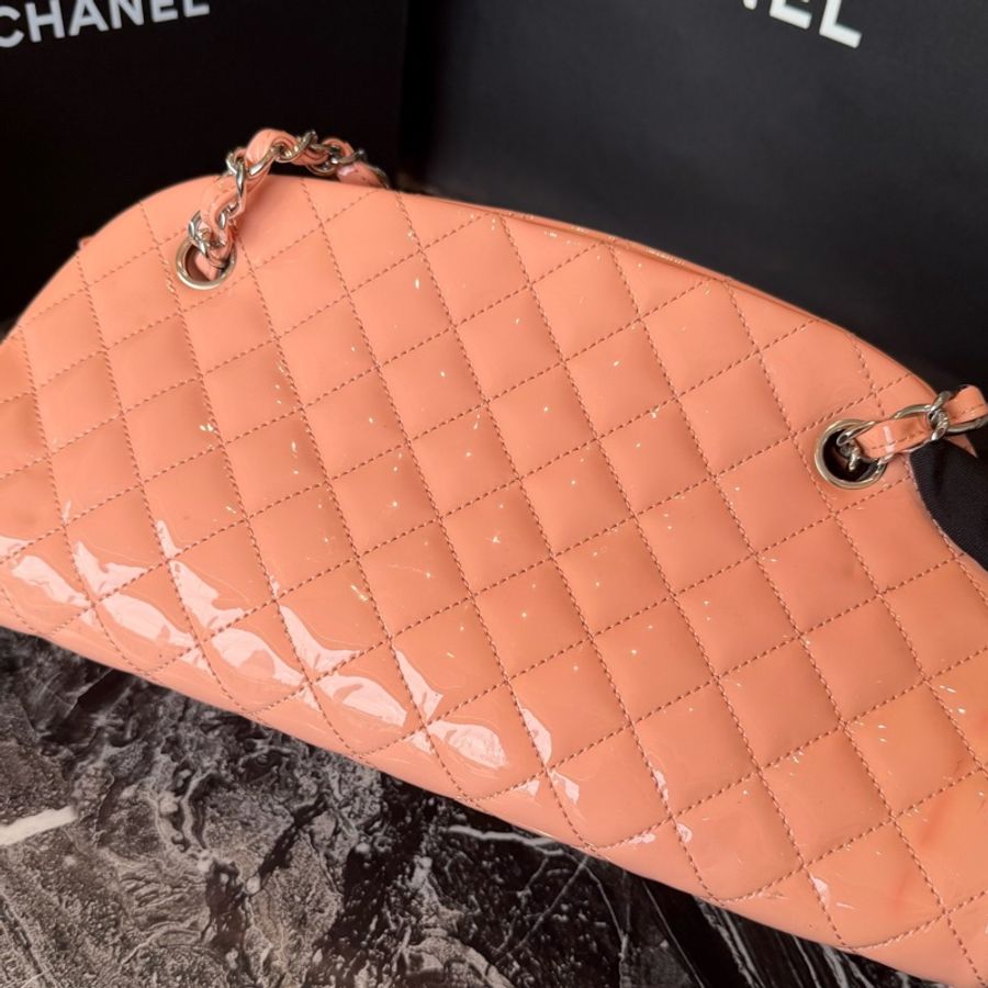 Chanel 香奈兒 銀扣裸粉色小牛漆皮菱格紋保齡球鏈條單肩包 17開-6