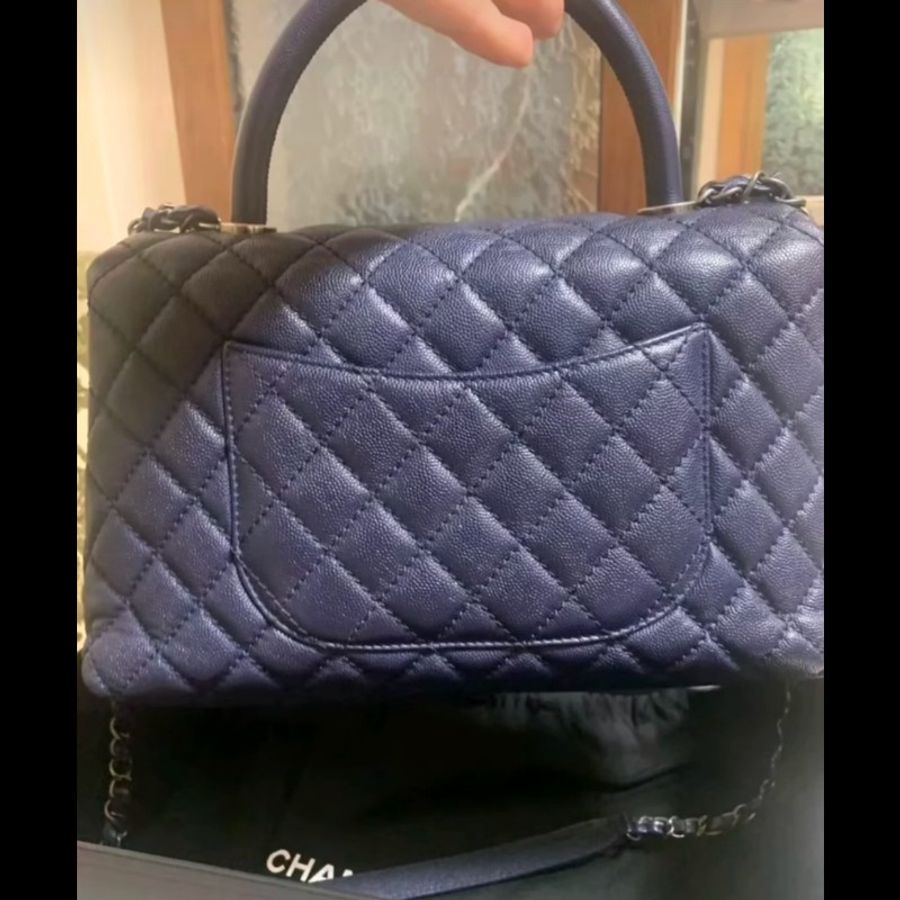 【近新大全套】Chanel Coco Handle 28cm 海軍藍銀扣 22開 荔枝皮手提斜背包（含保卡/原廠盒/山茶花/緞帶/鏈條保護布/擦包布與說明書/查碼圖）-7