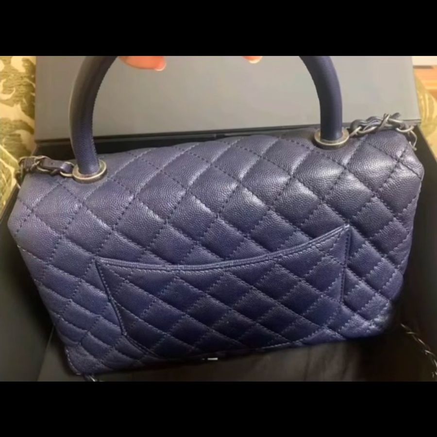 【近新大全套】Chanel Coco Handle 28cm 海軍藍銀扣 22開 荔枝皮手提斜背包（含保卡/原廠盒/山茶花/緞帶/鏈條保護布/擦包布與說明書/查碼圖）-8