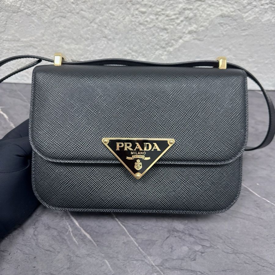 Prada普拉達 新款正標單肩斜挎豆腐包-1