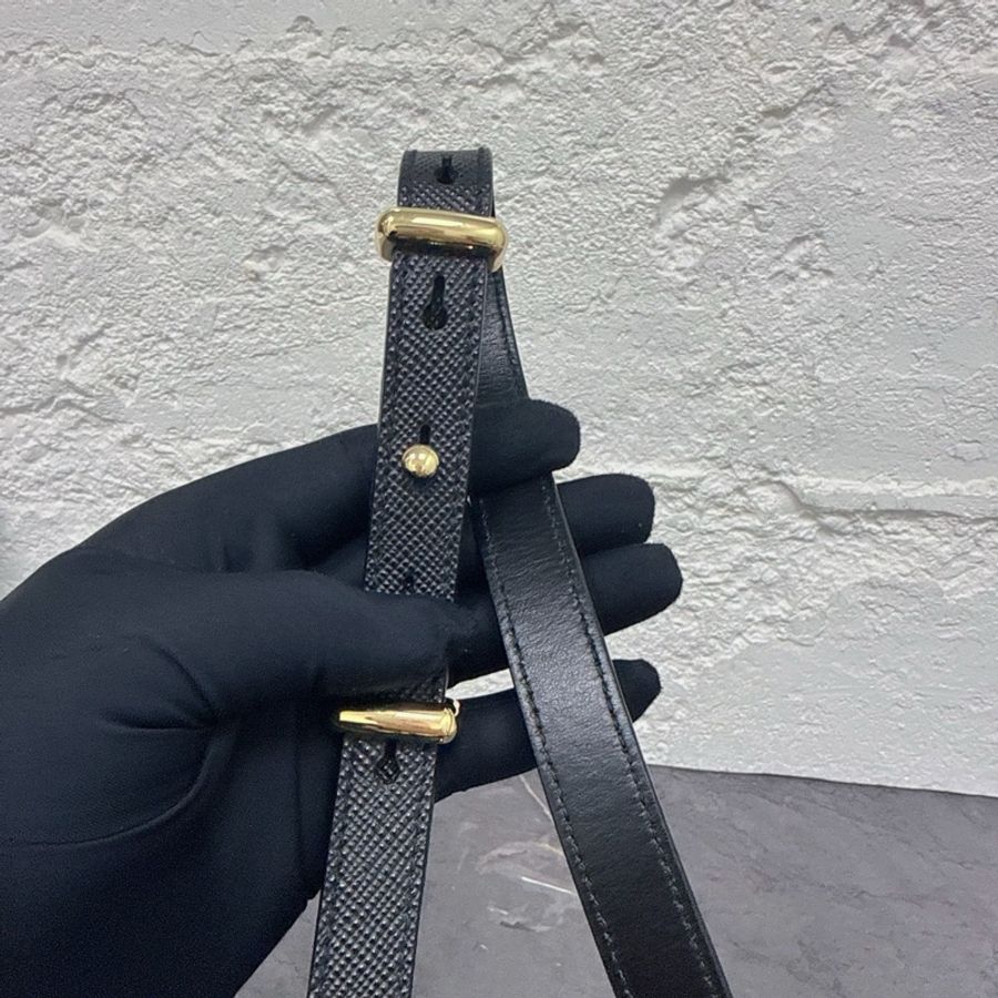 Prada普拉達 新款正標單肩斜挎豆腐包-6