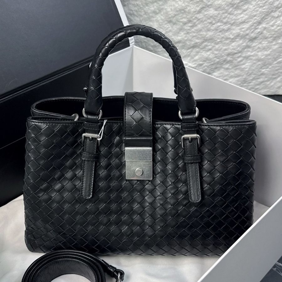 Bottega Veneta葆蝶家 黑色新款寬肩帶羅馬-0