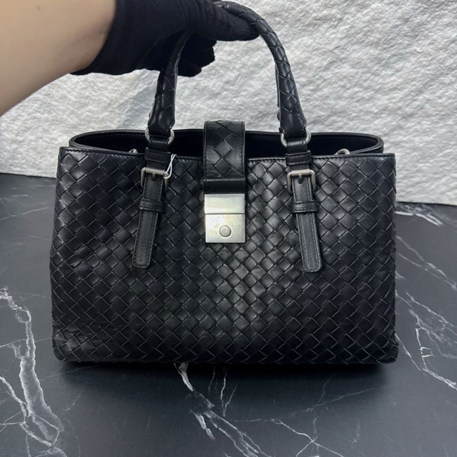 Bottega Veneta葆蝶家 黑色新款寬肩帶羅馬-1
