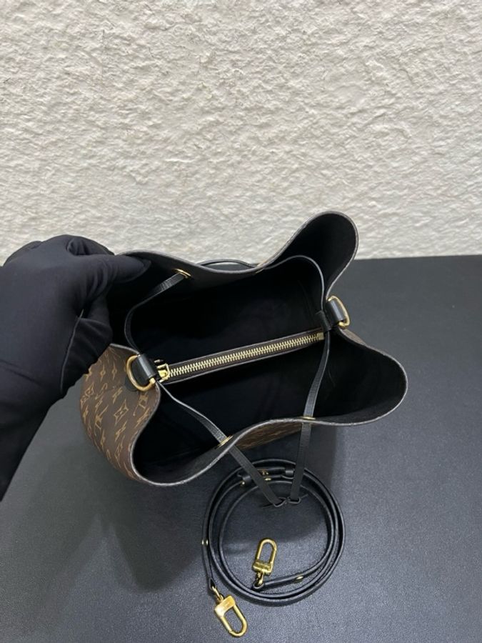98新LV路易威登老花款黑水桶單肩斜挎包-6