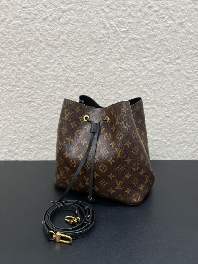 98新LV路易威登老花款黑水桶單肩斜挎包-7