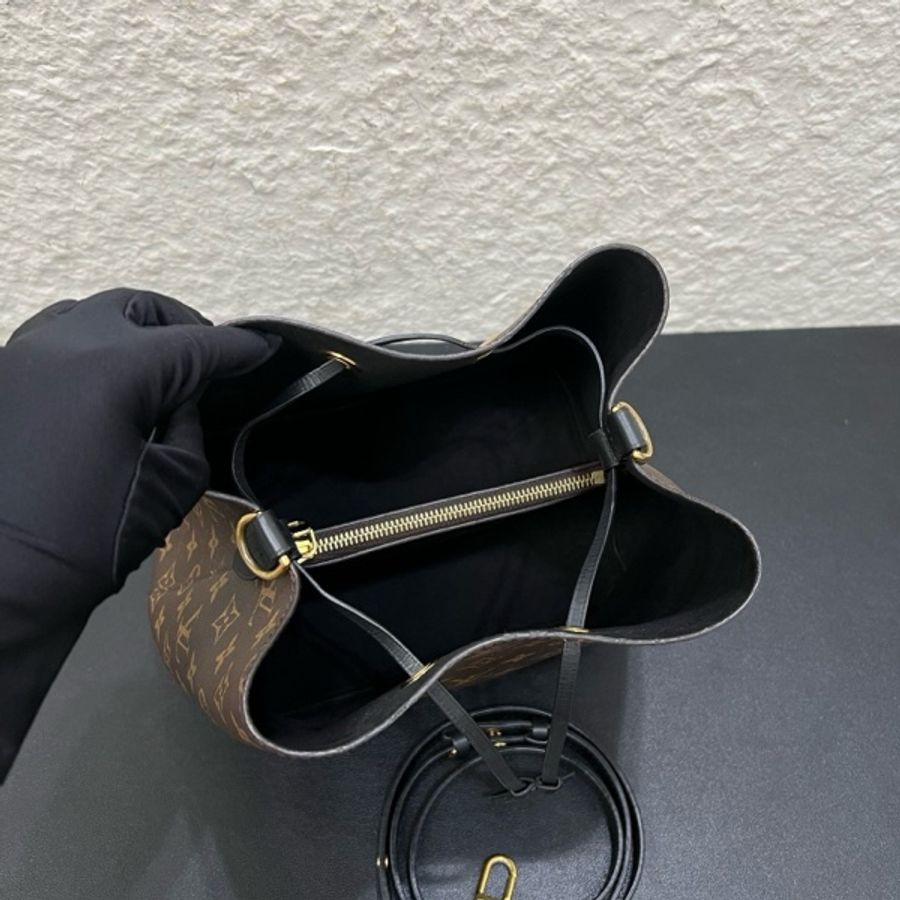 98新LV路易威登老花款黑水桶單肩斜挎包-9