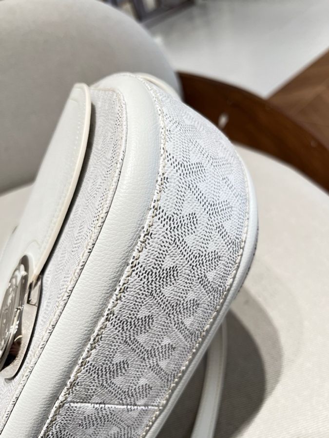 Goyard 戈雅白色帆布拼皮郵差包 尺寸17*8*25-4