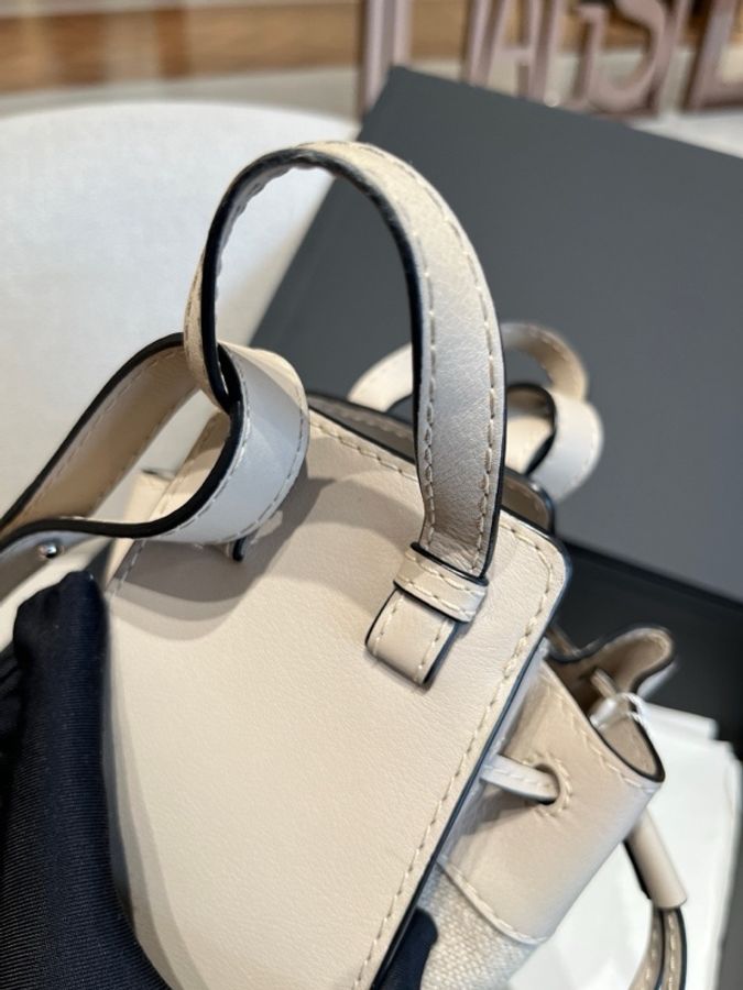 Loewe羅意威mini吊床單肩包 新 17*20*10-5