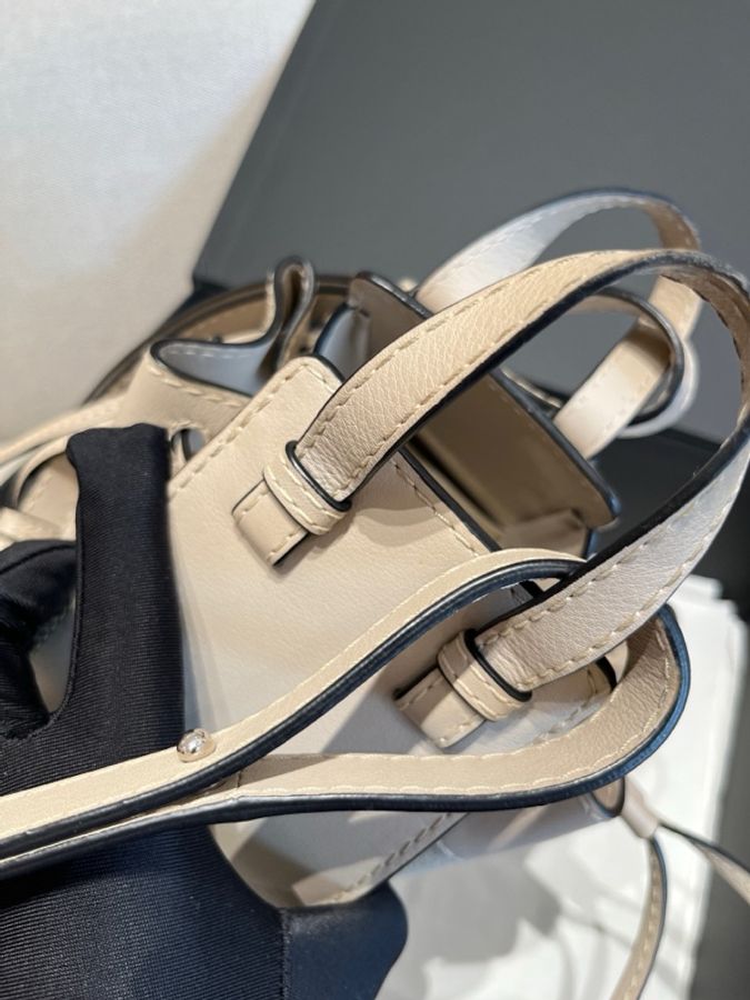 Loewe羅意威mini吊床單肩包 新 17*20*10-15