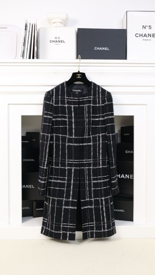 Chanel 23A达喀尔高级手工坊系列黑白格纹长款外套-0
