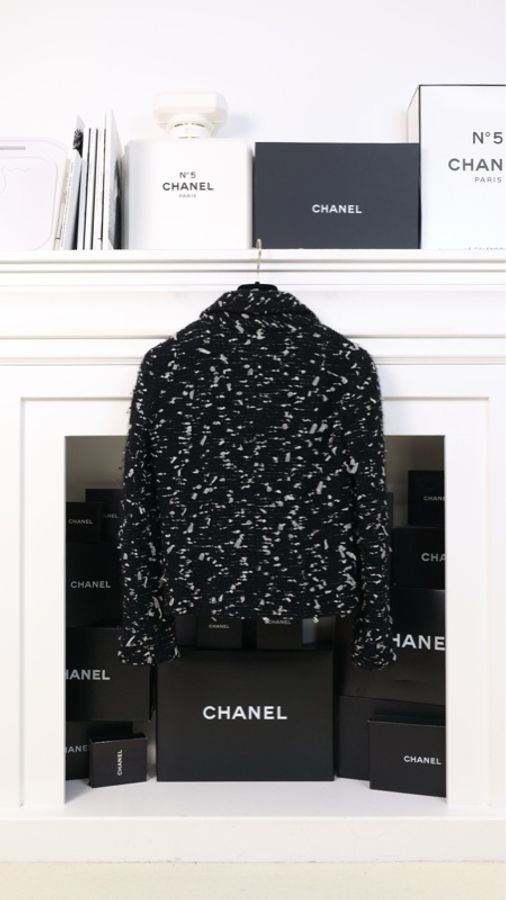Chanel 02年秋冬秀款黑白雪花两口袋上衣外套-1