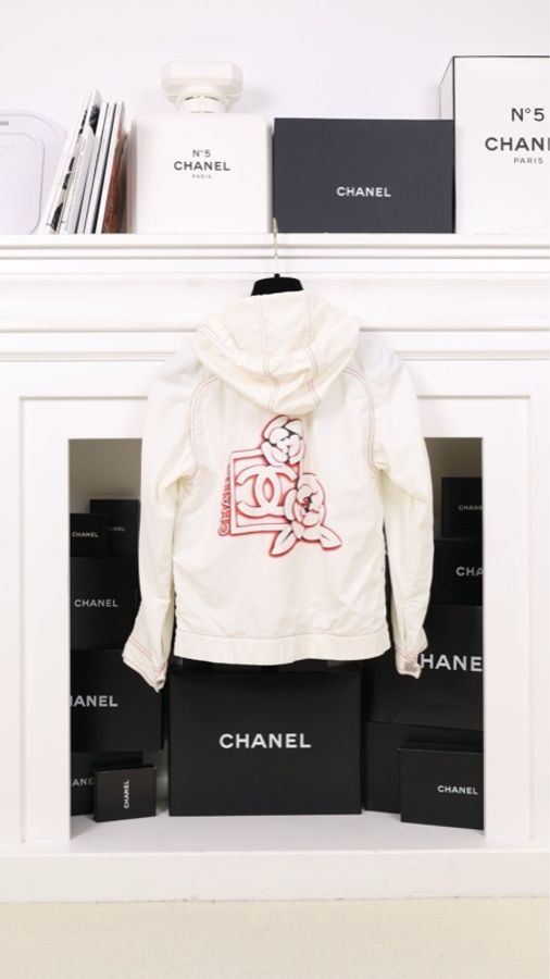 Chanel 05年运动方标白红山茶花拉链上衣-1
