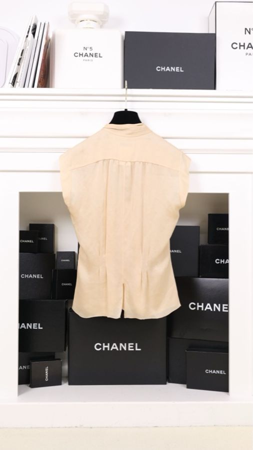 Chanel 04年香槟色珍珠扣背心上衣-1
