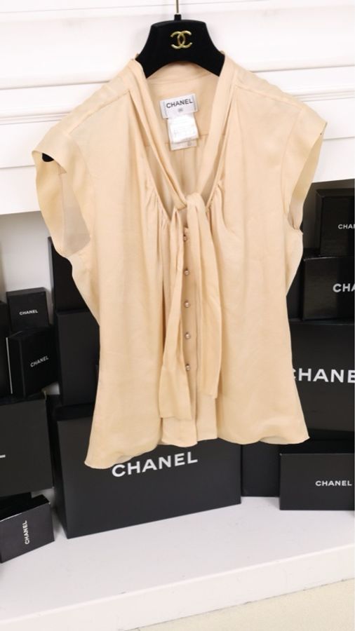 Chanel 04年香槟色珍珠扣背心上衣-2