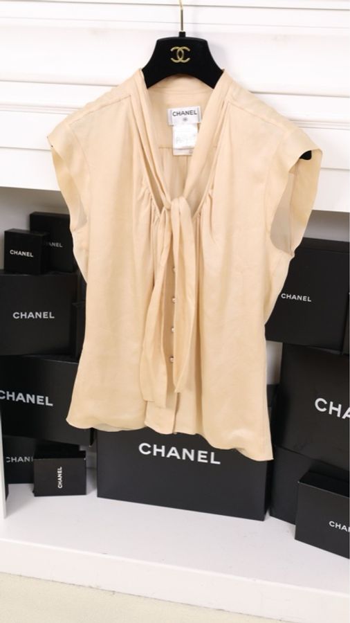 Chanel 04年香槟色珍珠扣背心上衣-3