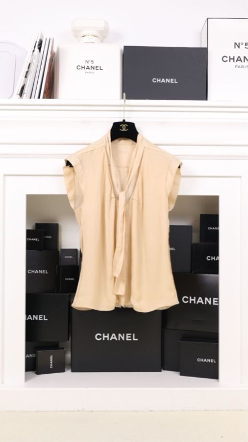 Chanel 04年香槟色珍珠扣背心上衣-5