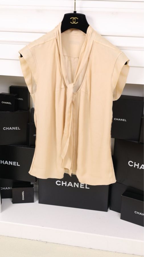 Chanel 04年香槟色珍珠扣背心上衣-6