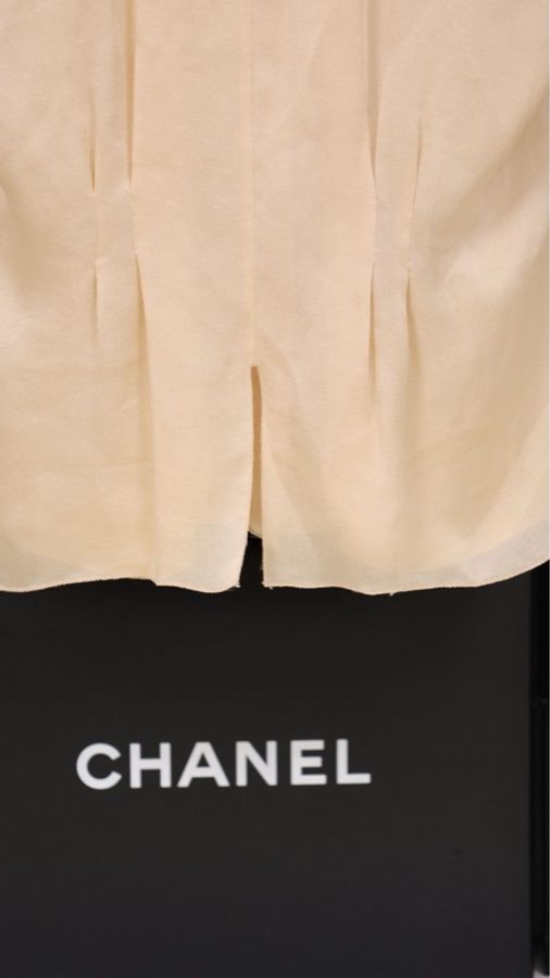 Chanel 04年香槟色珍珠扣背心上衣-16
