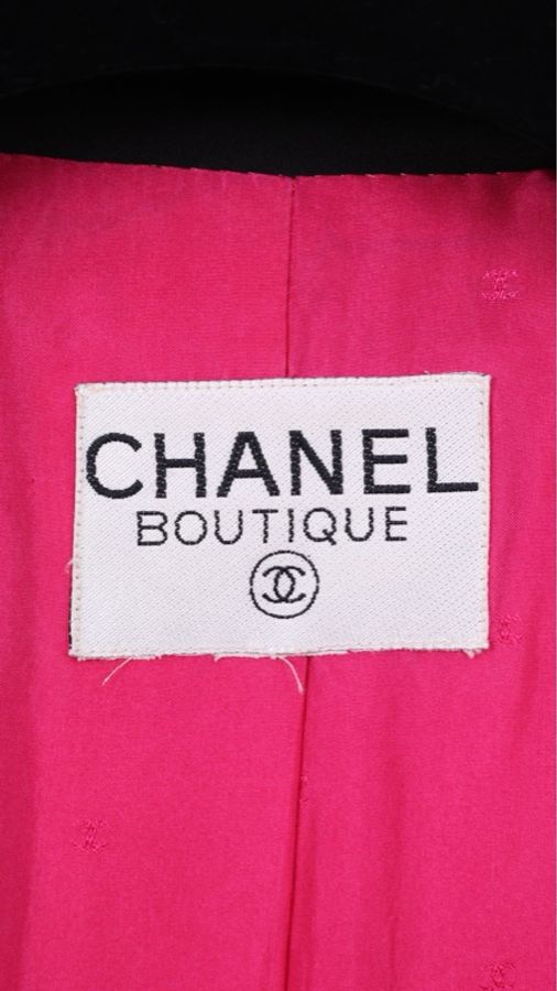 Chanel 1990年秋冬秀款玫红色羊毛黑色娃娃领收腰四口袋外套-24