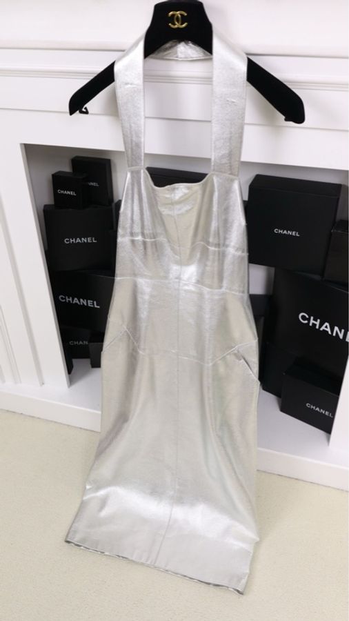 Chanel 99年秀款银色小羊皮连衣裙-3