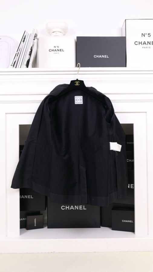 Chanel 07年运动方标系列黑色两口袋大翻领外套-3
