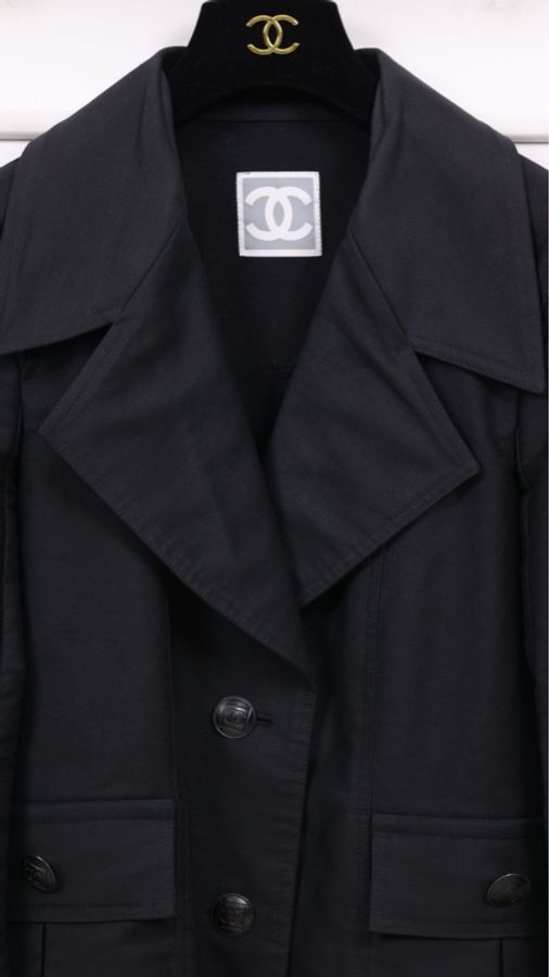 Chanel 07年运动方标系列黑色两口袋大翻领外套-18